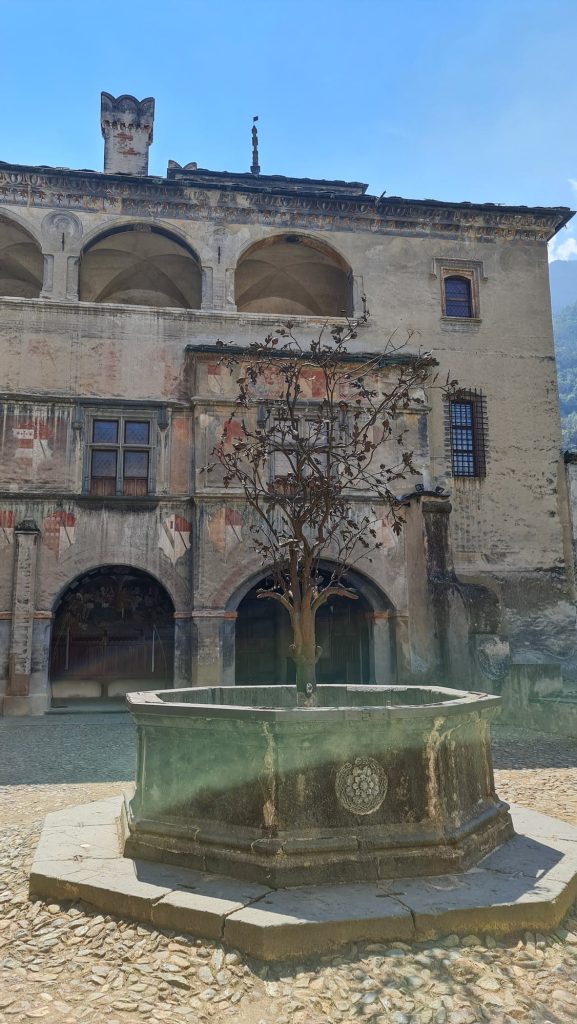 La Fontana del Melograno, castello di Issogne